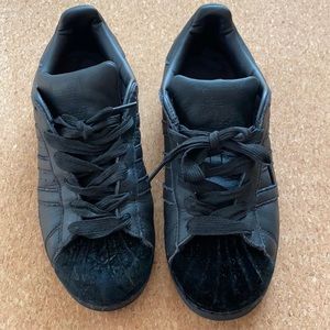 Adidas superstar Black size 8
